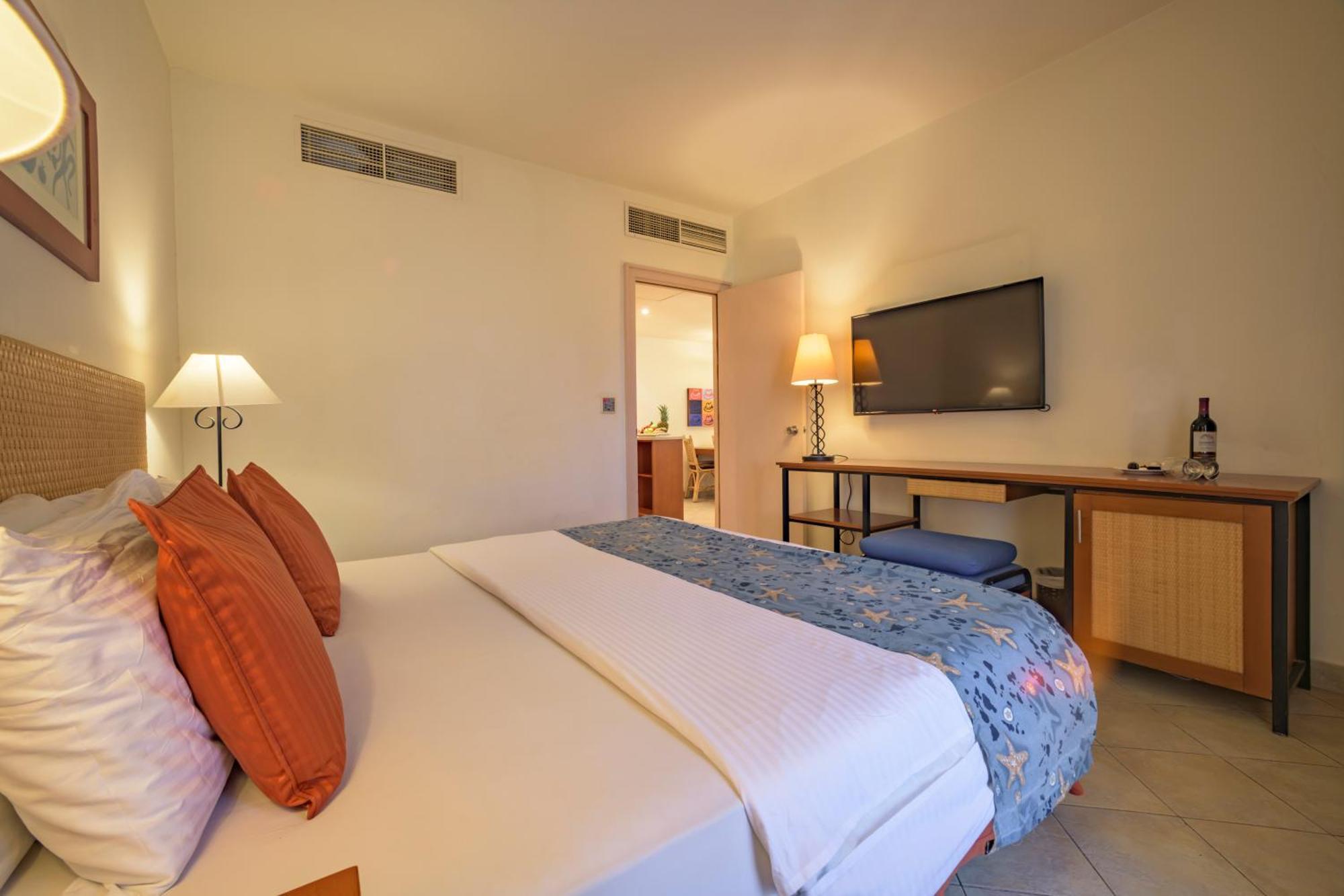 Marina Plaza Hotel Tala Bay Акаба Экстерьер фото